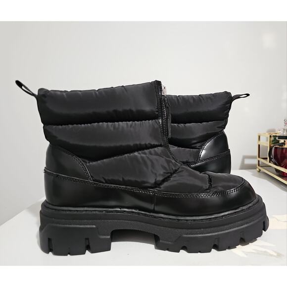 NEW H&M Warm Lined Padded Boots Womens 9.5 Chunky Platform Black - Picture 15 of 16
